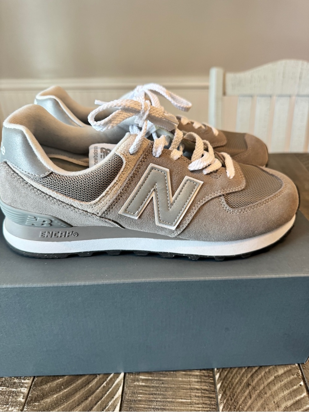 Women’s 574 New Balance Gray Suede & Mesh Retro Runner! Like New!